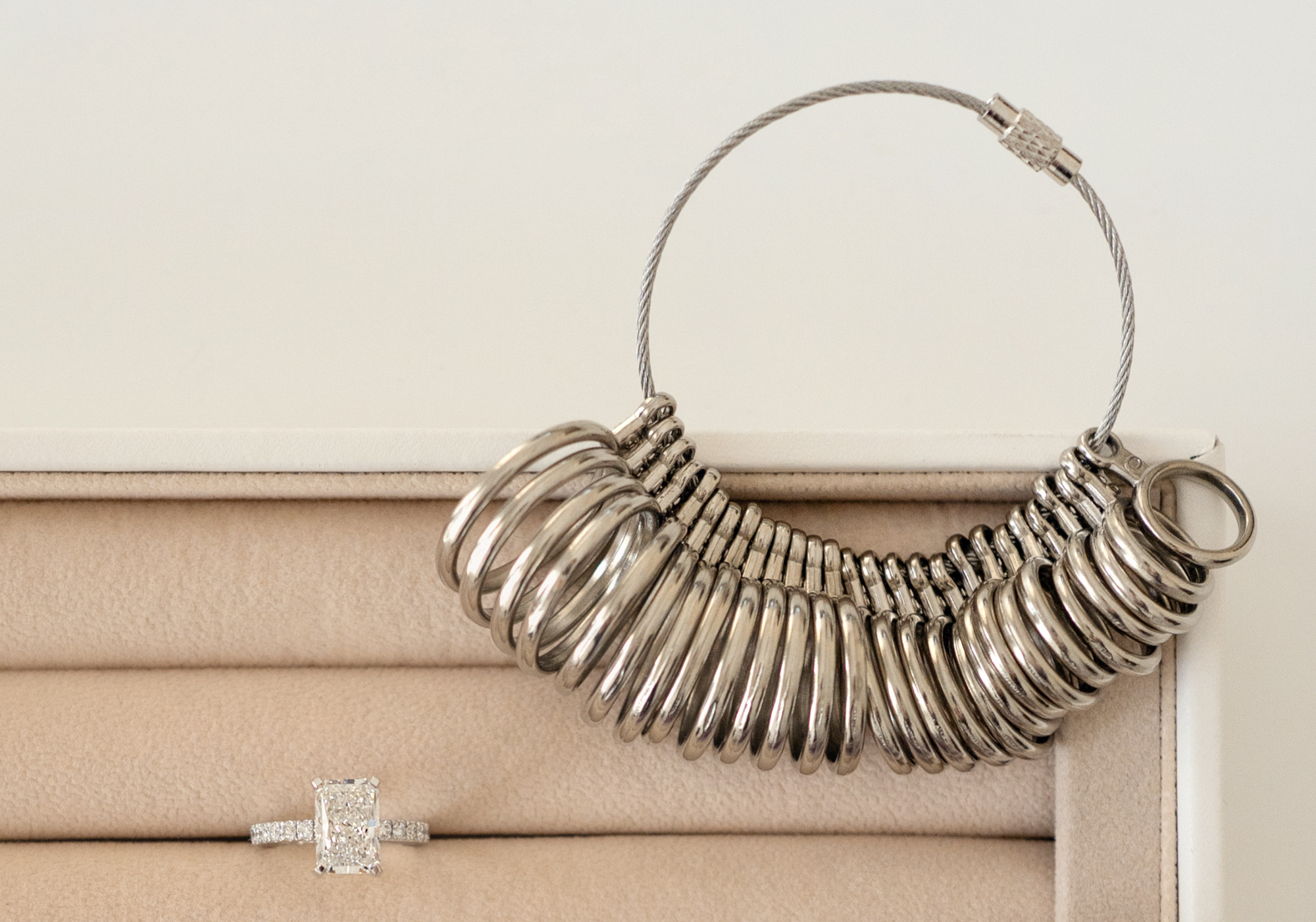 How to Determine Ring Size: A Comprehensive Guide for the Perfect Fit