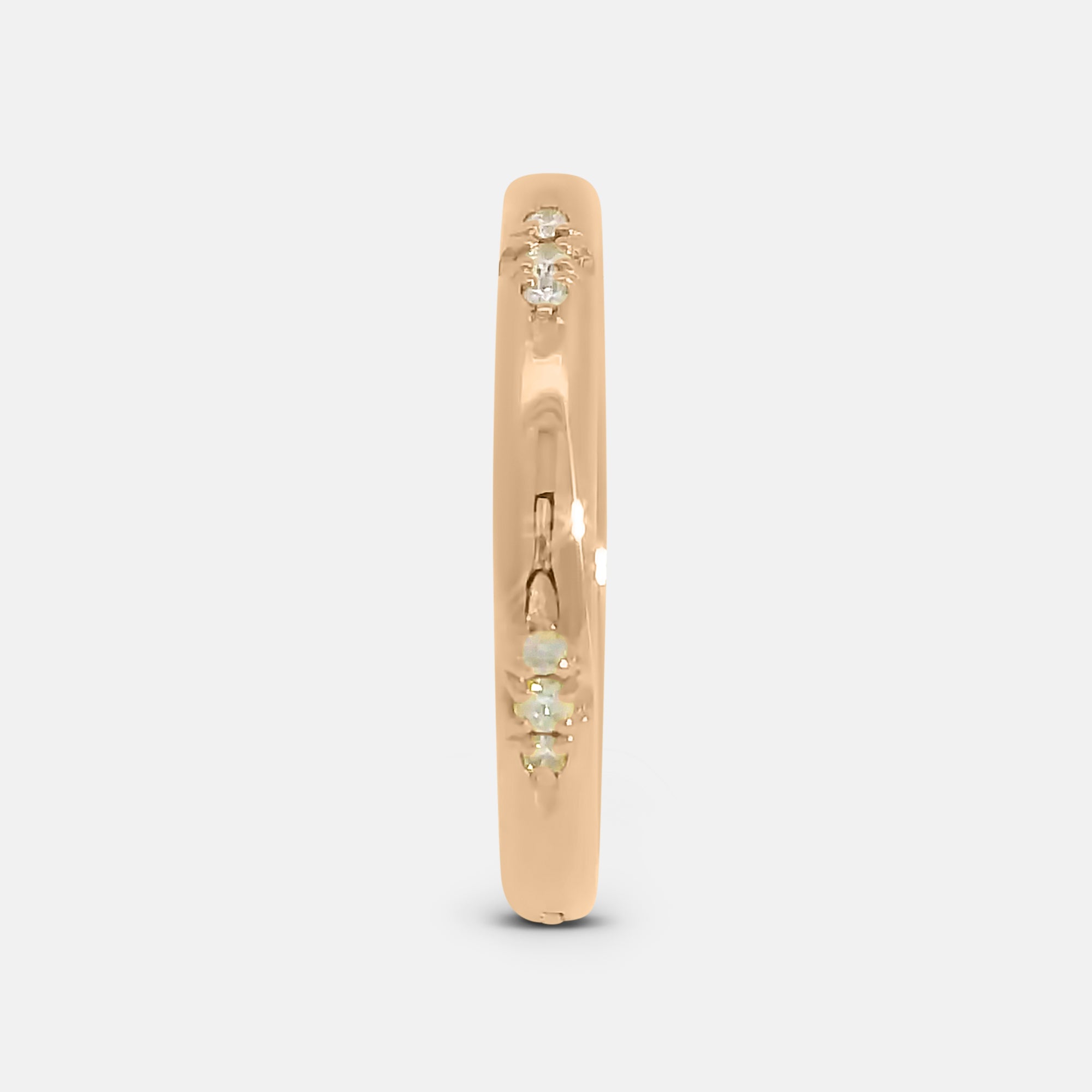 Diamond Cluster Rounded Band