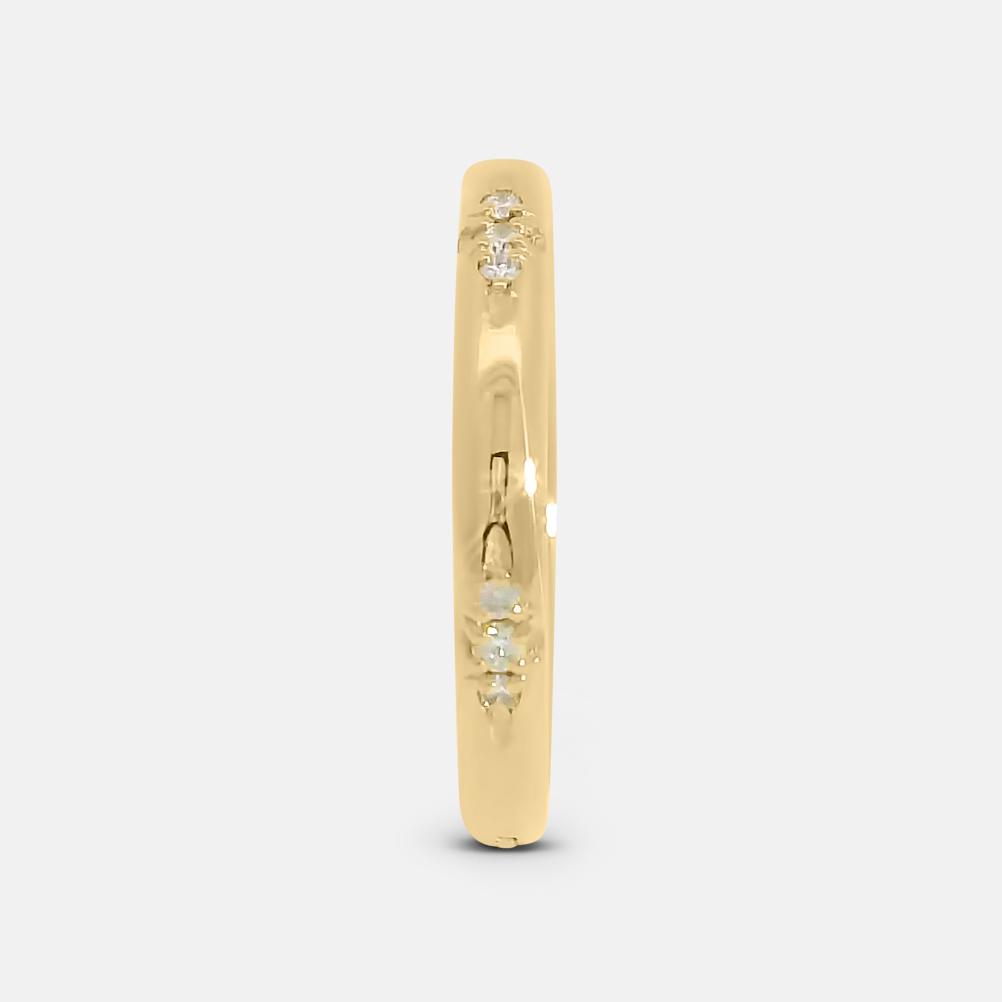 Diamond Cluster Rounded Band