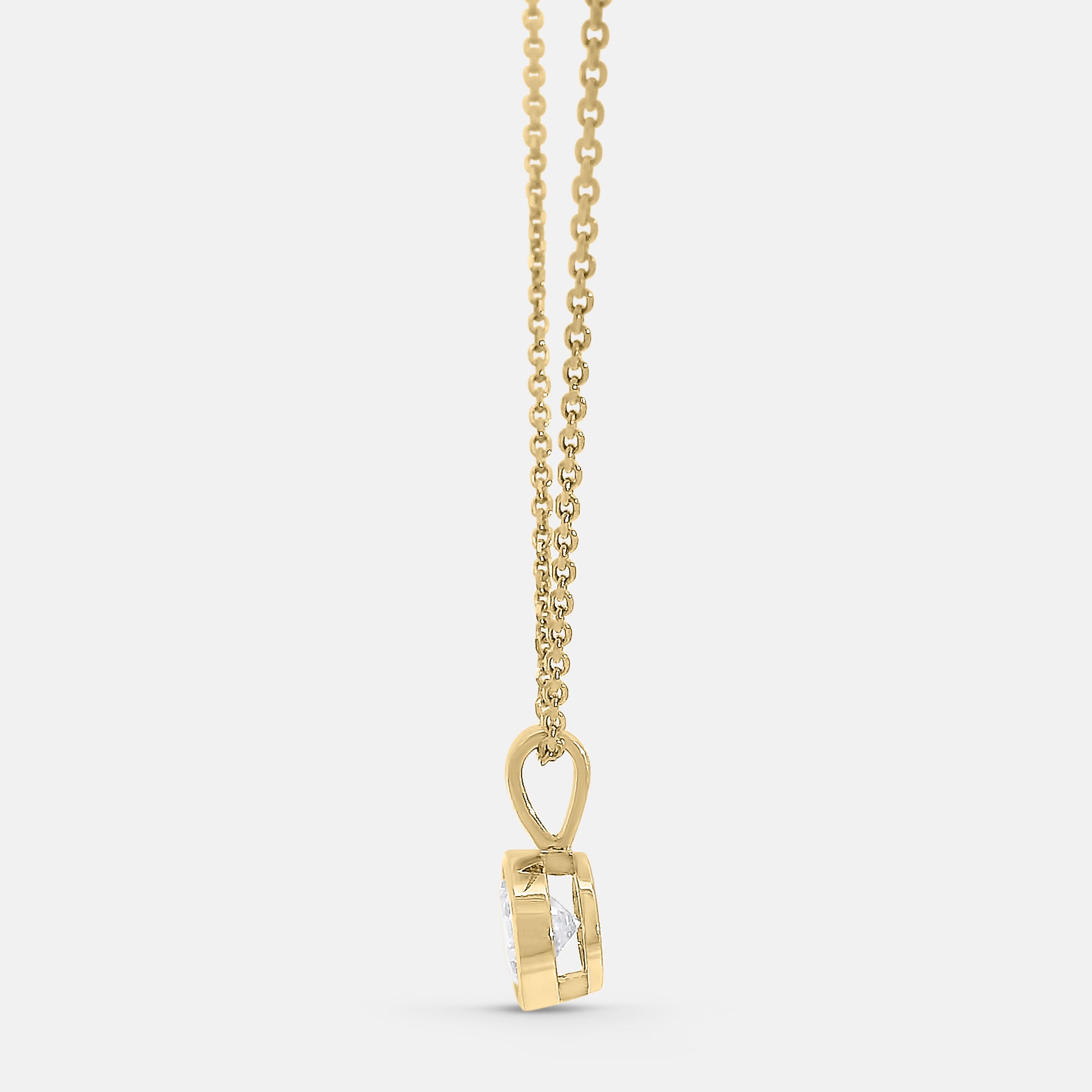 Brilliant/Round Bezel Diamond Pendant w/ Chain