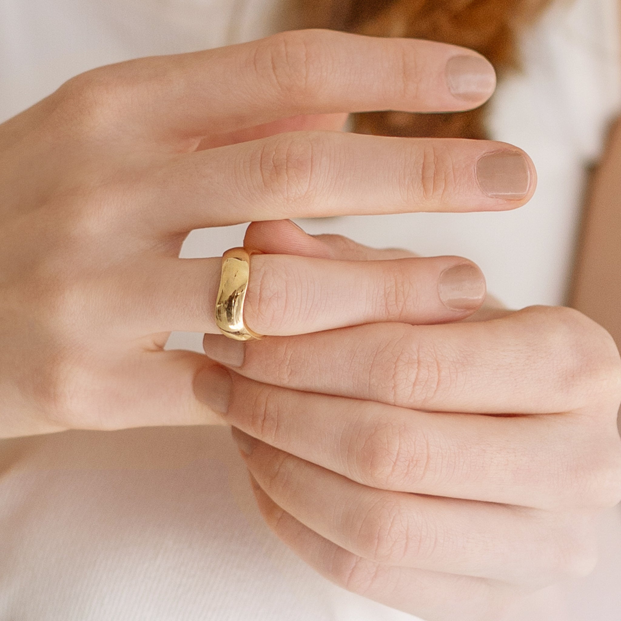 Wide Curved Polished Band