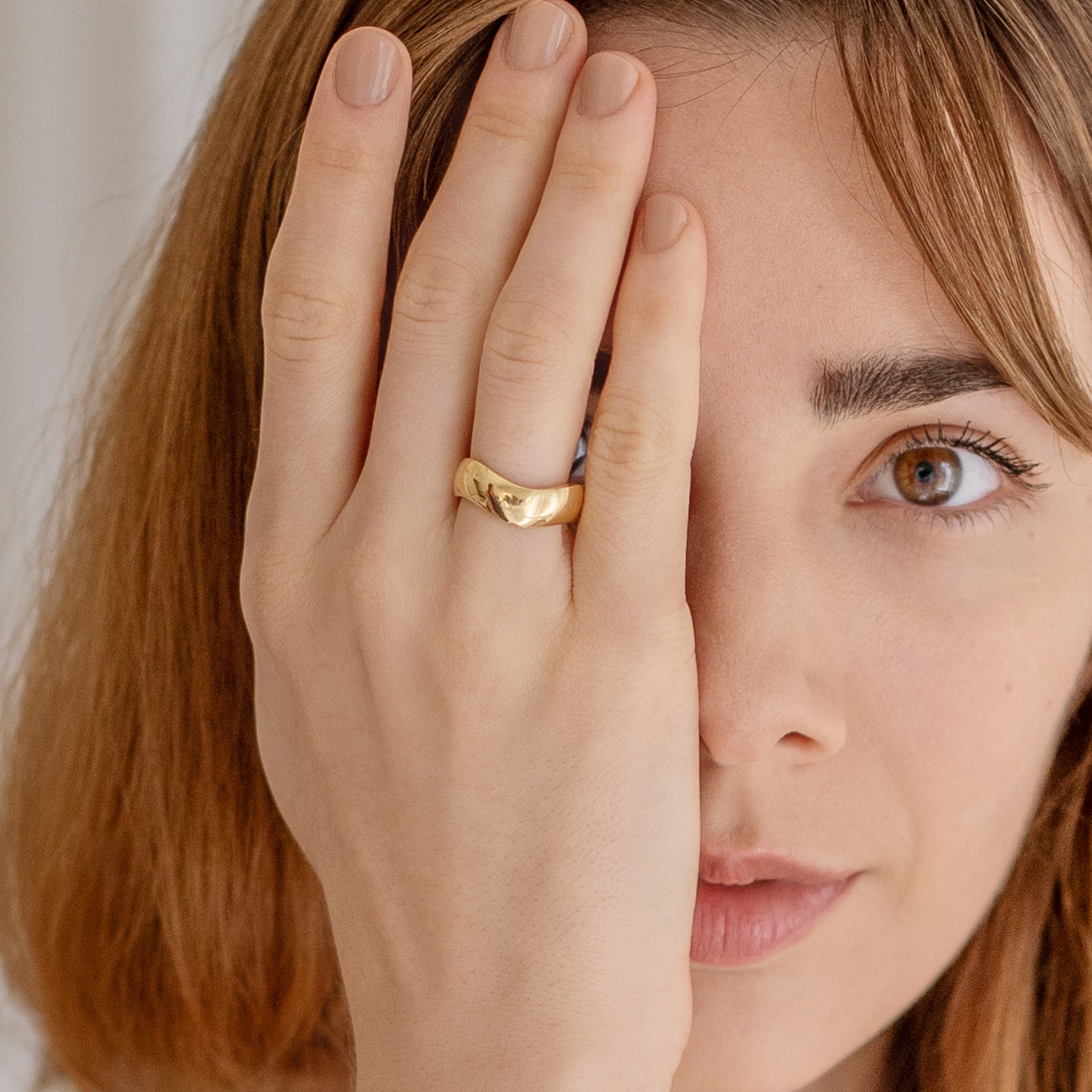 Wide Curved Polished Band