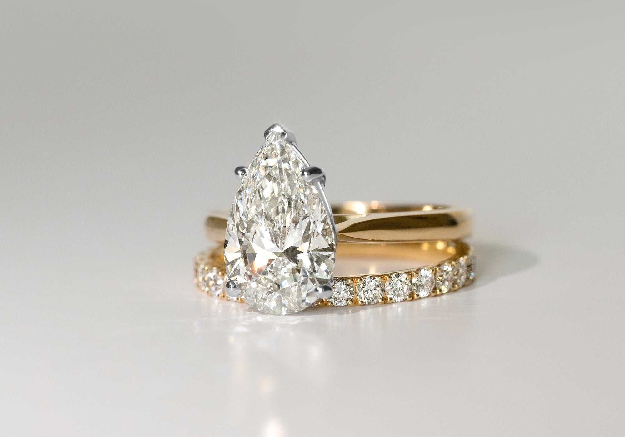 Minimalist Engagement Rings: Modern Love in 2025